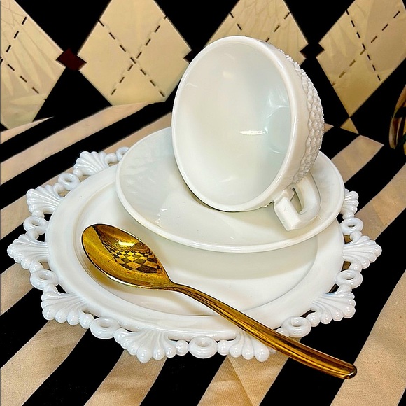 Milk Glass Cup, Saucer & Lace-Edged Bread Plate Trio – Romantic Textured Design - Picture 4 of 17